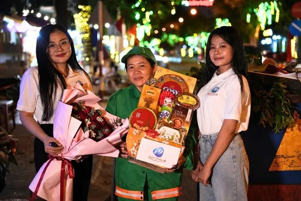 Hình ảnh hỗ trợ khách hàng siu88 giải đáp thắc mắc